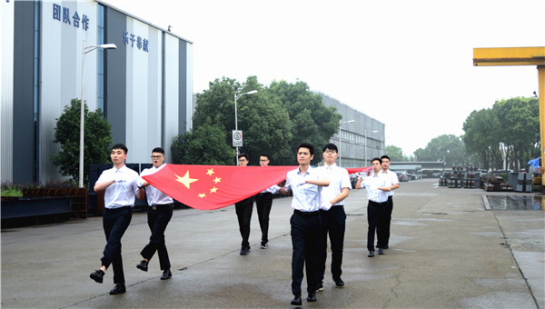 尊龙集团工业.jpg